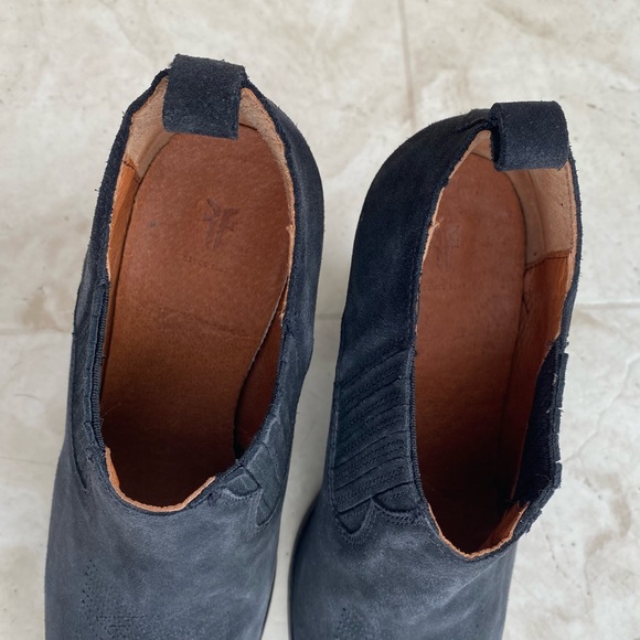 $278 Frye Ilana Shootie Western Black Suede Stack Heels Ankle Boots Booties 7.5 - Picture 9 of 13